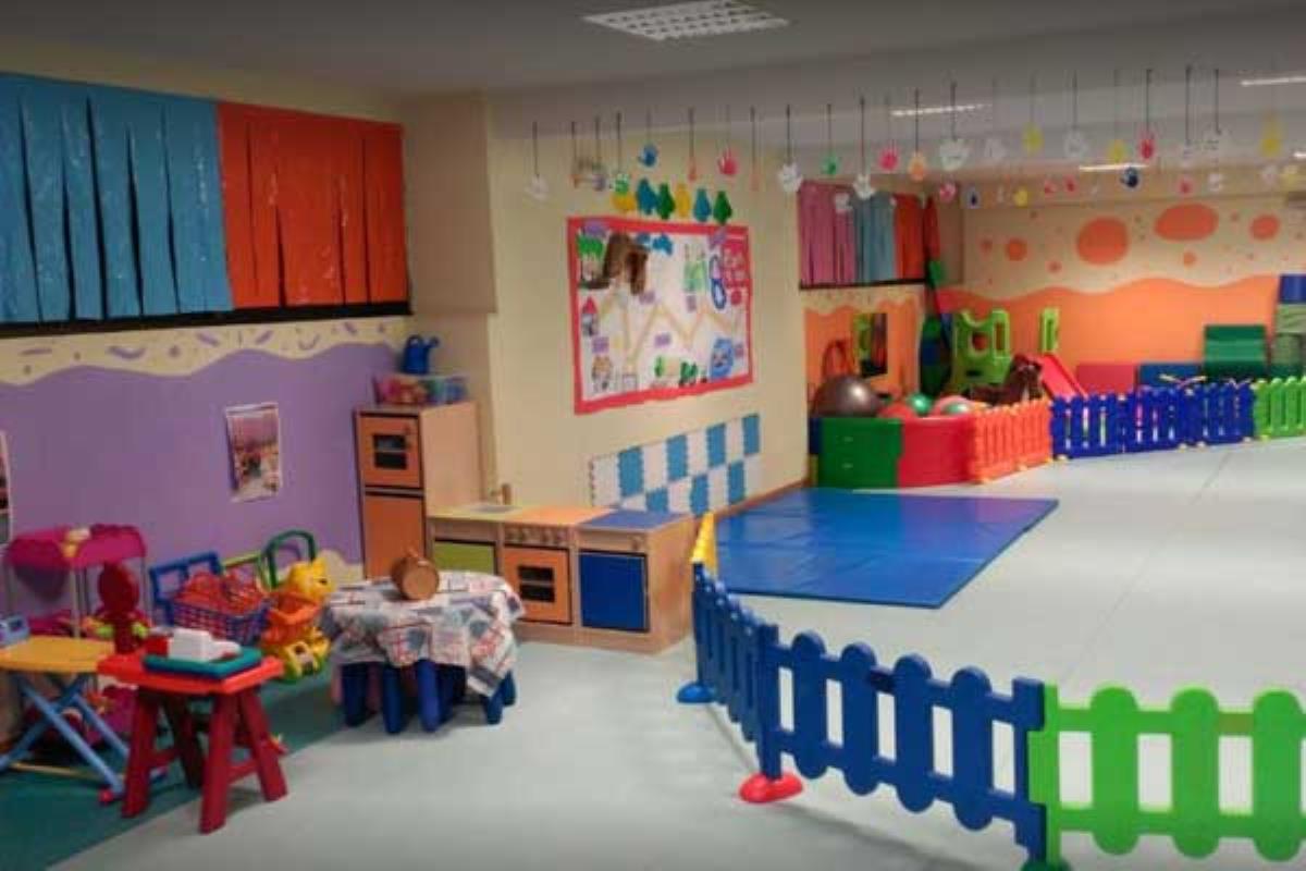 El horario de apertura es de 18:00 a 19:45 horas 