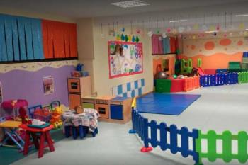 El horario de apertura es de 18:00 a 19:45 horas 