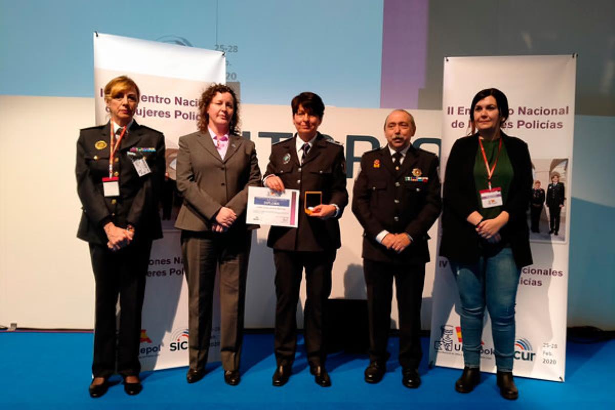 El mandatario local tildó de “orgullo” contar con agentes de la talla y con el compromiso de la homenajeada 