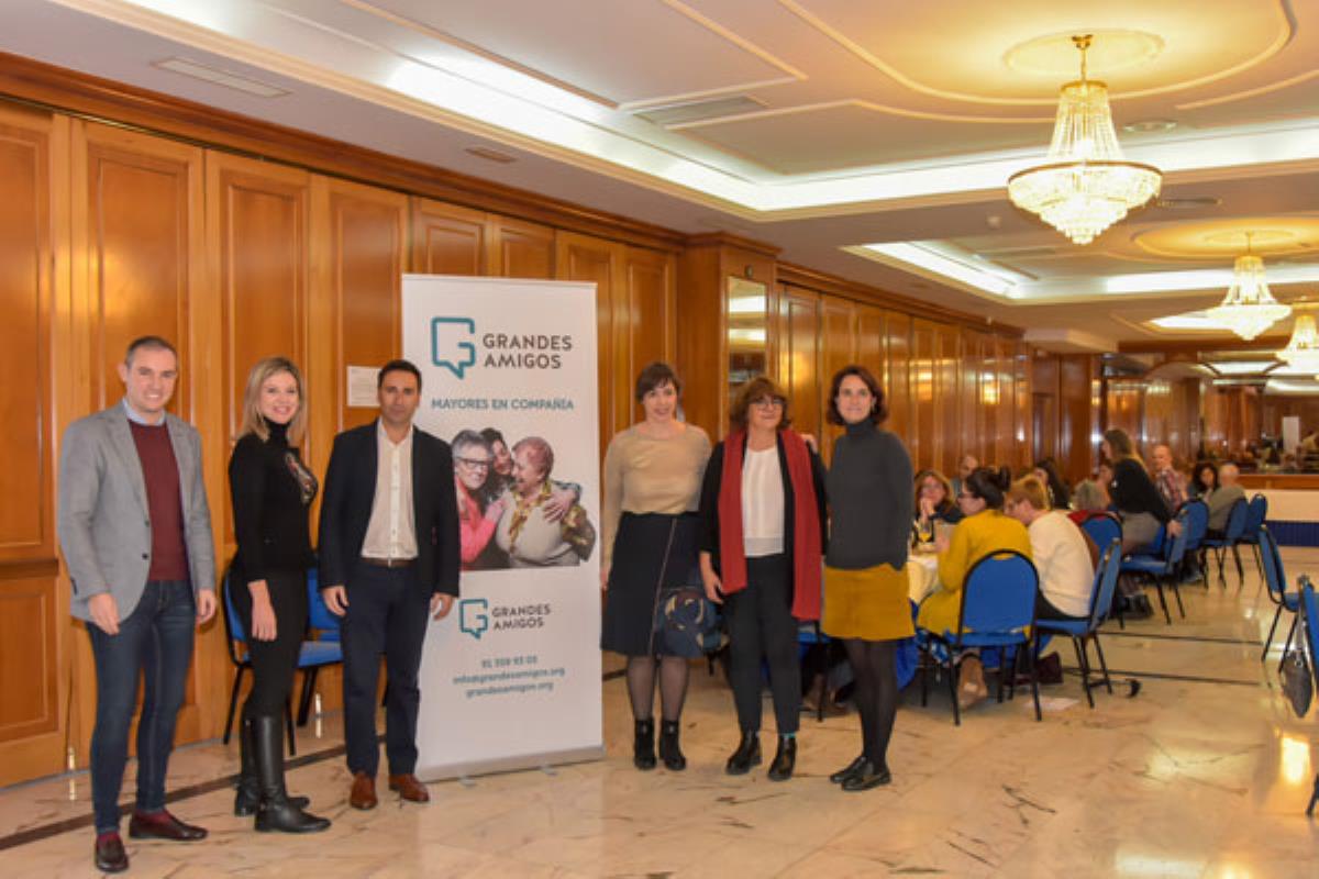 Nuestros mayores pudieron disfrutar de multitud de actividades como karaoke y un concierto de guitarra