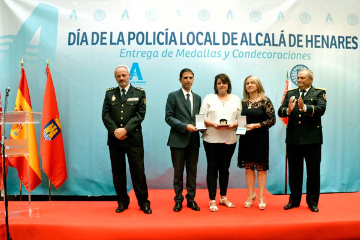 Al acto de entrega han asistido el Alcalde y la concejala de Seguridad Ciudadana