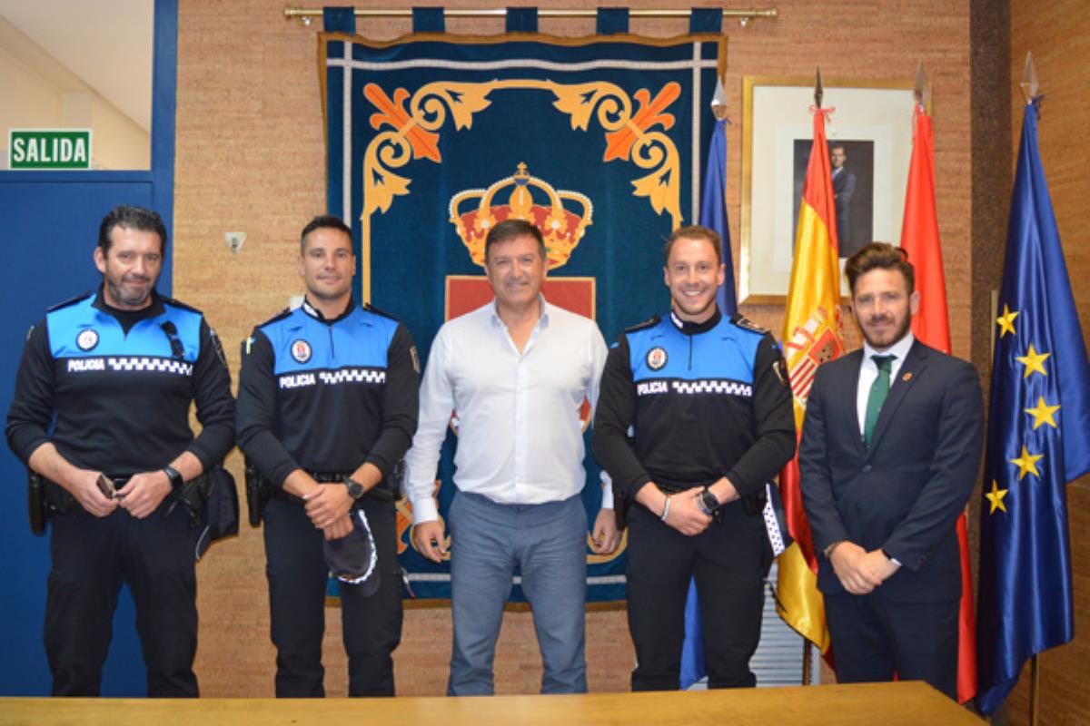 El lunes los dos agentes se incorporaron a la plantilla