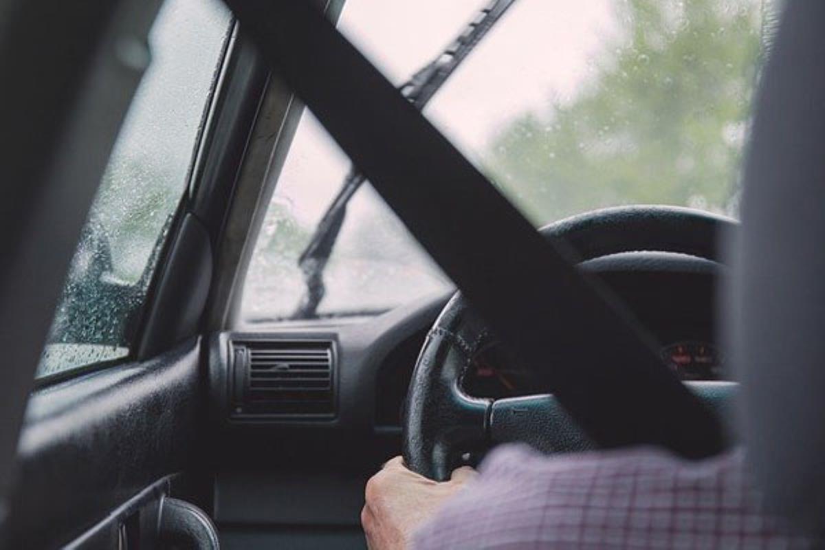 Tres agentes del cuerpo participan en el anuncio junto a otros profesionales