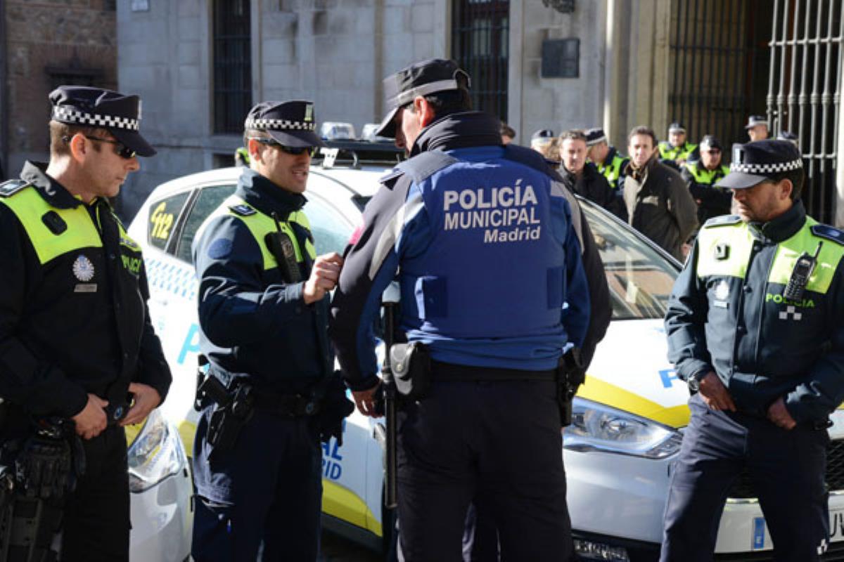 La Policía Municipal desalojó el pasado domingo una fiesta ilegal en Ciudad Lineal tras una llamada vecinal