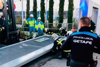 Lee toda la noticia 'La Policía local rescata a un vigilante de seguridad de una empresa de la localidad'