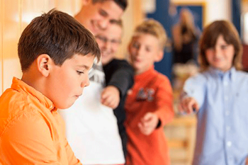 El pasado curso participaron 4.000 alumnos en estos talleres impartidos por agentes locales y una psicóloga 