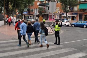 La Policía Municipal de Móstoles inicia una campaña de concienciación para peatones