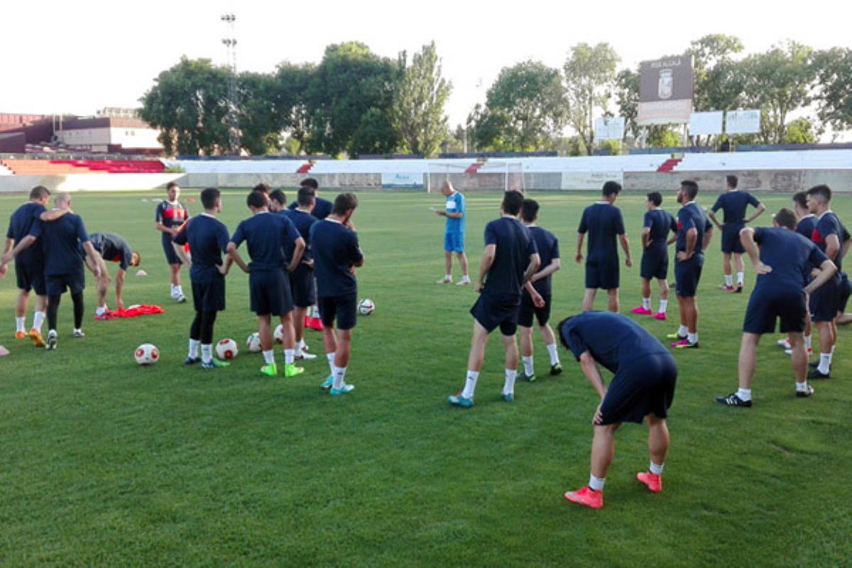 Joselu, el nuevo míster, es la principal novedad