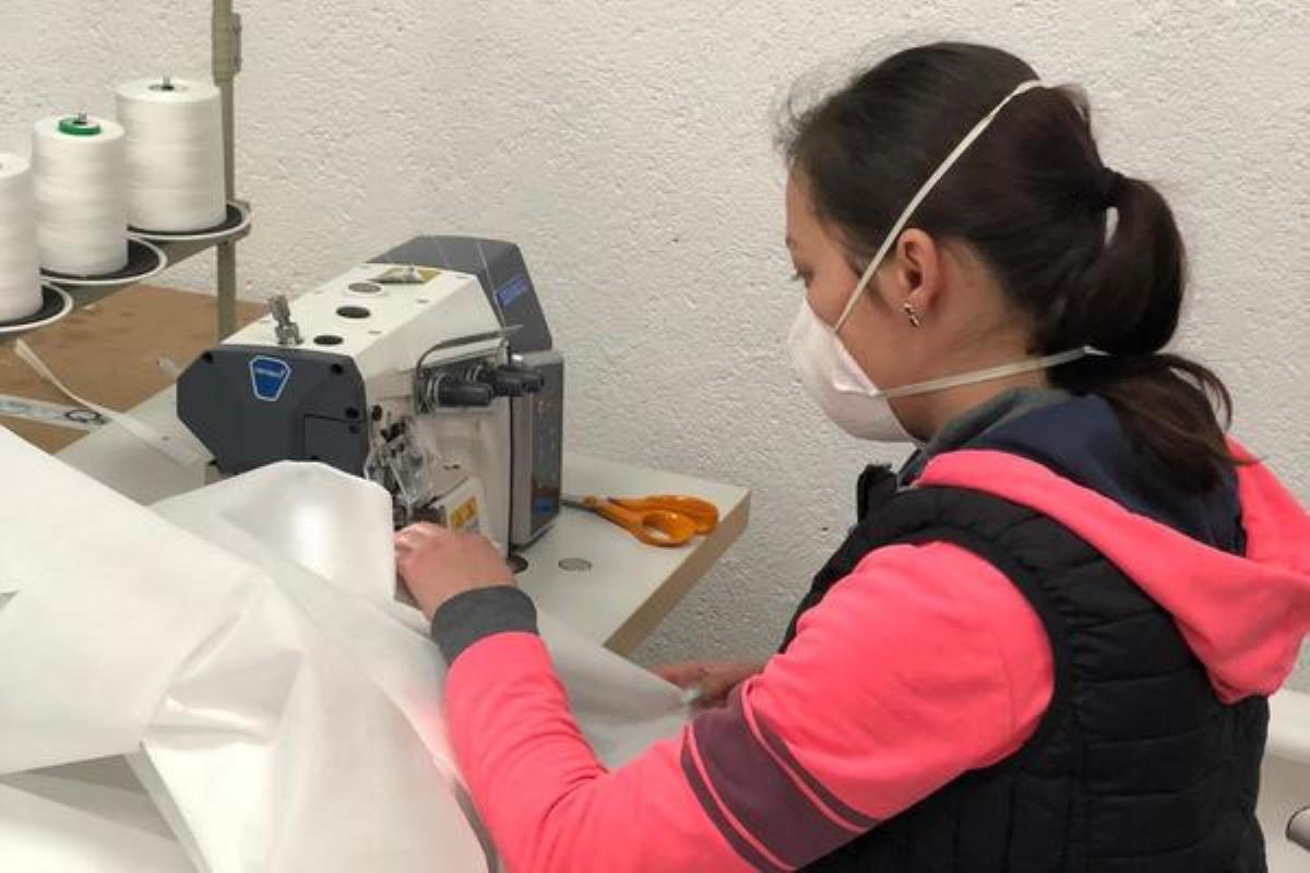 Industriales y autónomos se unen en esta red para elaborar y distribuir material al Hospital de Fuenlabrada y otros centros