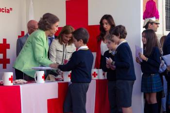 Con motivo del Día de la Banderita, donde los alumnos entregaron las aportaciones de las familias a la Cruz Roja