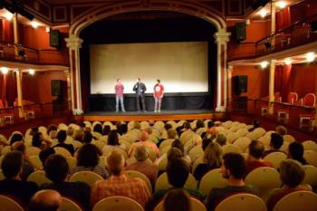 El documental `Ouróboros. La espiral de la pobreza´ vincula a asociaciones sin ánimo de lucro con la Iglesia y grandes superficies