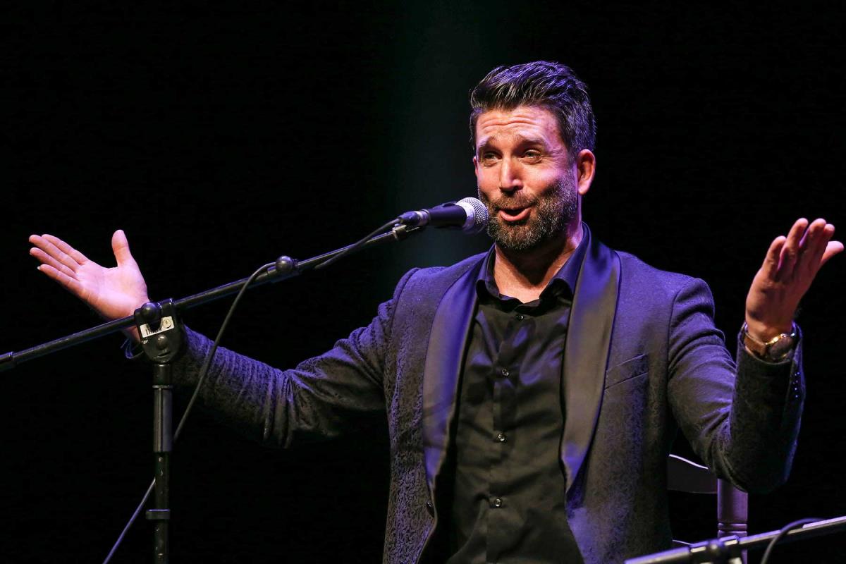 El cantaor sevillano se llena de gloria en las dos categorías ante un abarrotado Auditorio Carlos III 