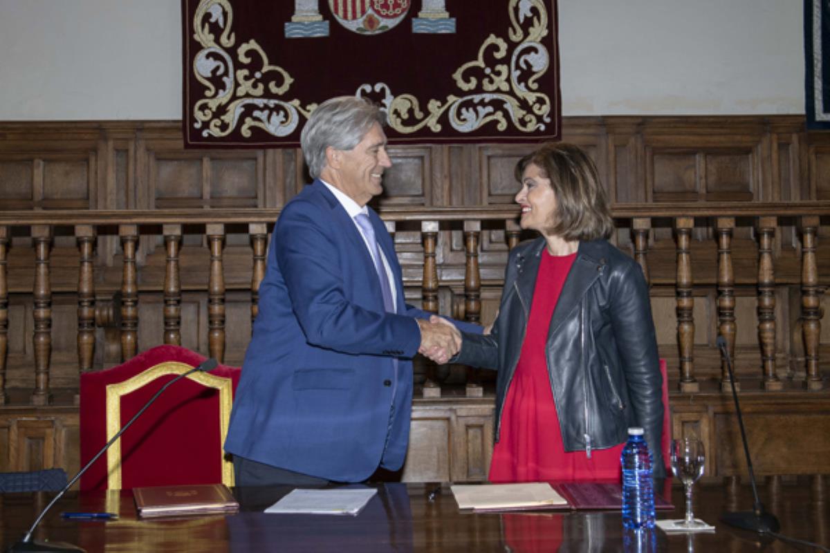 El rector y la secretaria de Estado de Seguridad han firmado dos convenios de colaboración
