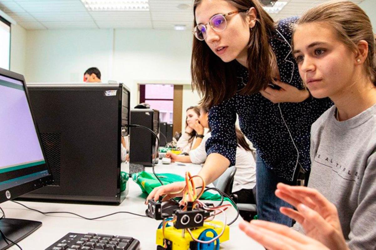 La universidad se ha unido a los actos de celebración de este día