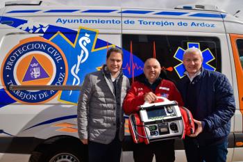 Lee toda la noticia 'La ambulancia de Protección Civil de Torrejón de Ardoz cuenta con un nuevo desfibrilador'