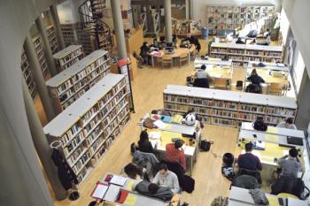 De esta forma, hasta el 11 de febrero, tanto la sala de lectura Antonio Carreira como la de consulta estarán abiertas durante más tiempo