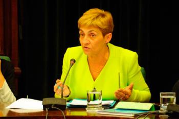 La Concejal anunció ayer su decisión de presentarse en el próximo congreso local