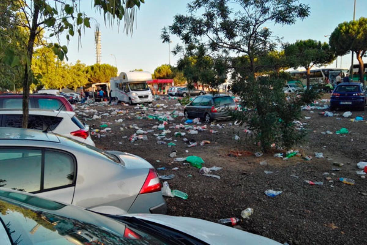25.000 personas y 17 horas ininterrumpidas de “música a todo trapo, ruido y destrozos”