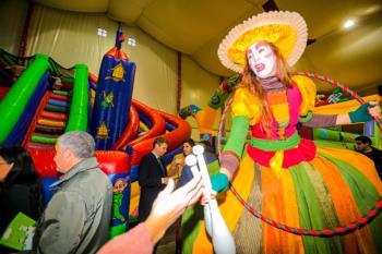 La instalación cuenta con castillos hinchables, talleres y diversos juegos