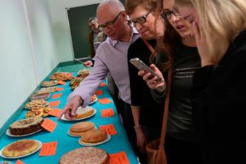 El municipio ha organizado “Mayorchef”, un concurso que unirá a los estudiantes de 4º de la ESO con los vecinos más mayores