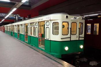 Un total de doce coches antiguos componen la muestra que conmemora los 100 años del Metro de Madrid