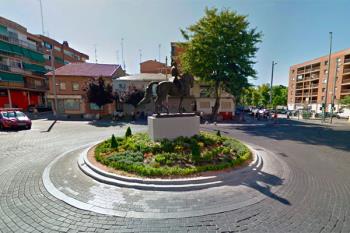 La rotonda ubicada entre la calle Canarias y la Av. de la Constitución continuará sin nombre