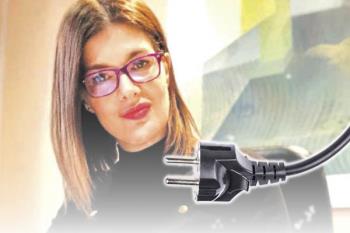 Consiguió un puesto de ordenanza en un colegio el mismo día que la regidora 