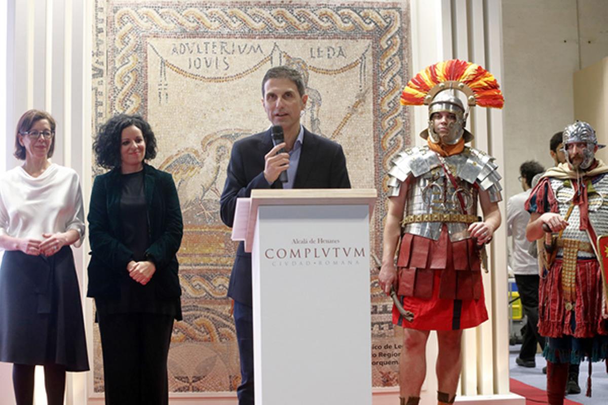 El alcalde ha presentado el proyecto de recuperación del Centro de Interpretación de la ciudad romana de Complutum, que se ubicará en el edificio anexo al yacimiento arqueológico