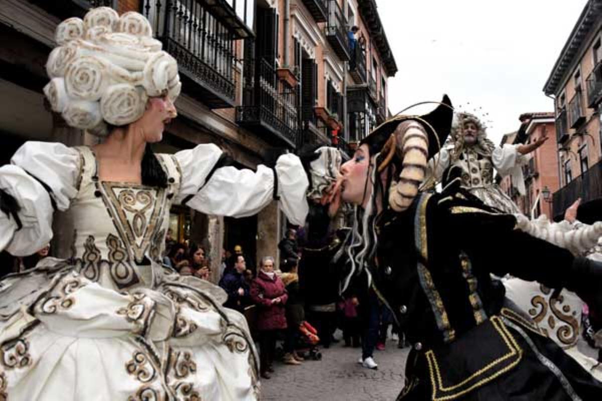 Cientos de personas han acudido a este encuentro para celebrar el Día Mundial del Teatro 