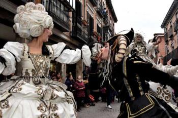 Cientos de personas han acudido a este encuentro para celebrar el Día Mundial del Teatro 