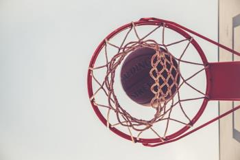 La ampliación de la pista ha permitido colocar canastas a la distancia reglamentaria