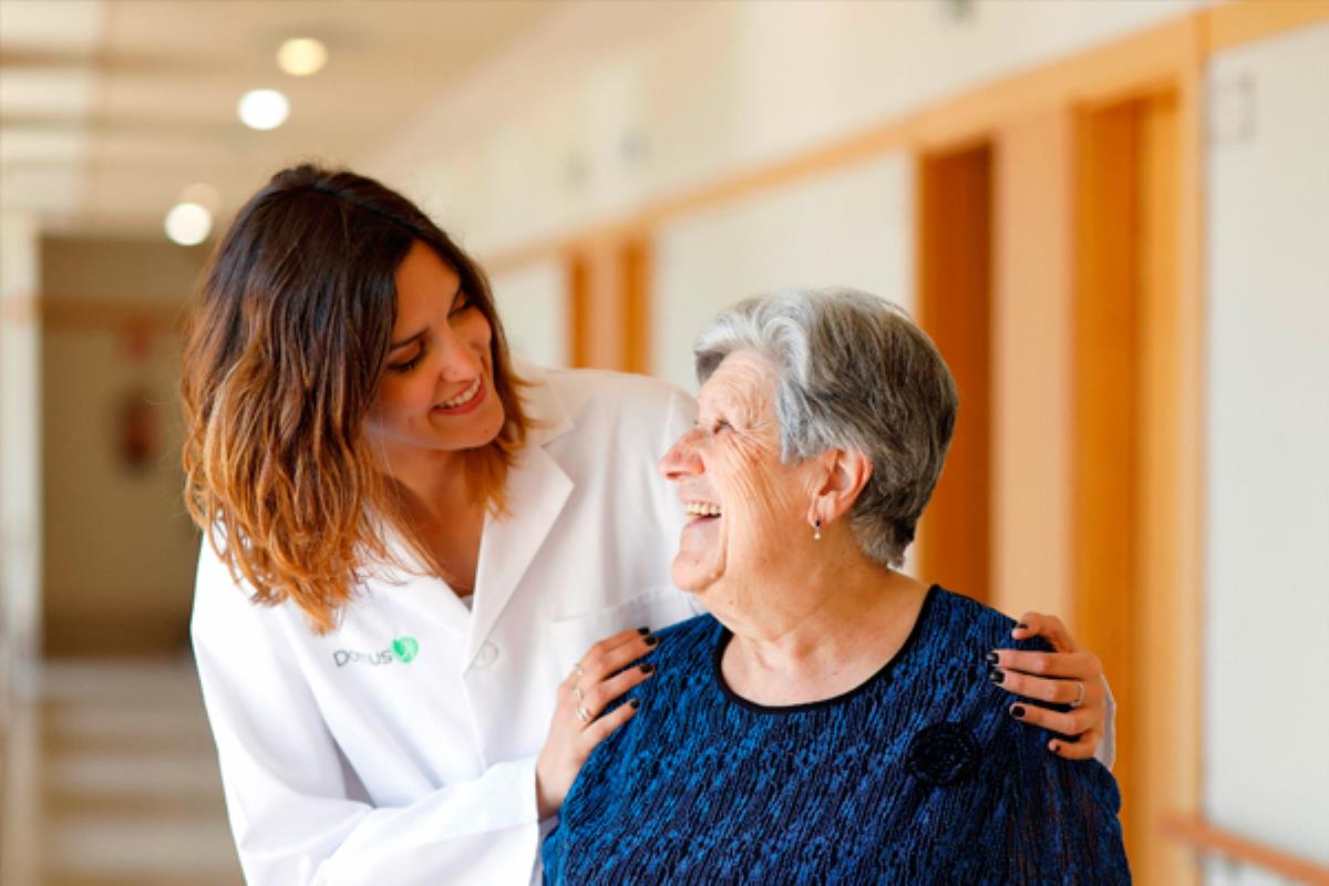 El centro mostoleño encargado del cuidado de mayores busca 5 auxiliares de enfermería