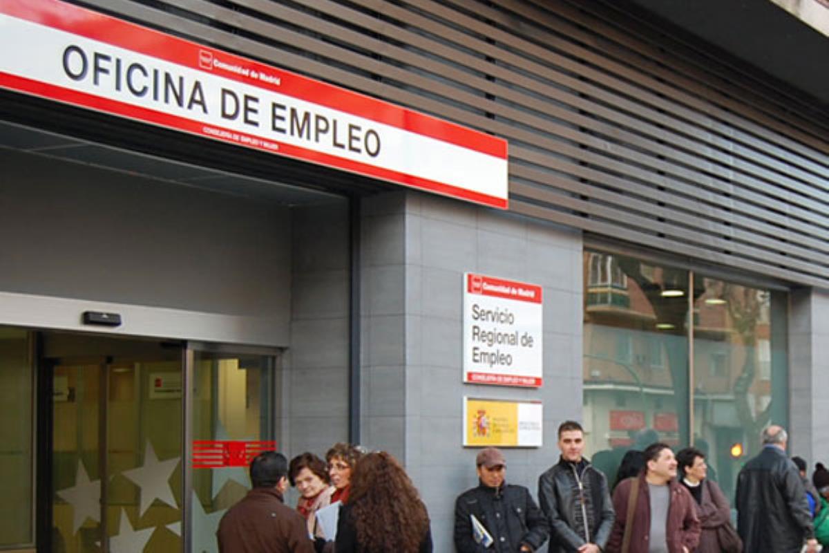 El número de desempleados ha disminuido en 213 personas, un 1,66 por ciento respecto al mes anterior