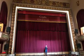 La compañía residente en Coslada representó una versión del Lago de los Cisnes en 3D