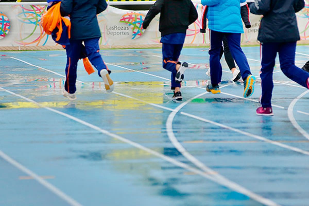 Un total de 2.750 escolares de la región se han dado cita en la Dehesa de Navalcarbón