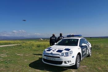 La Policía Local de las Rozas utiliza un dron para controlar desde el aire que se cumplen las medidas de confinamiento por coronavirus en el municipio