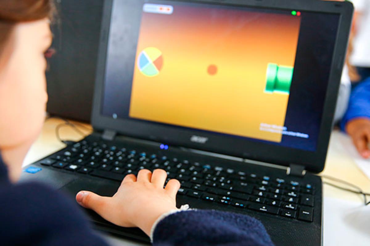 Un total de 100.000 euros destinados al desarrollo tecnológico, científico y comunicativo del alumnado