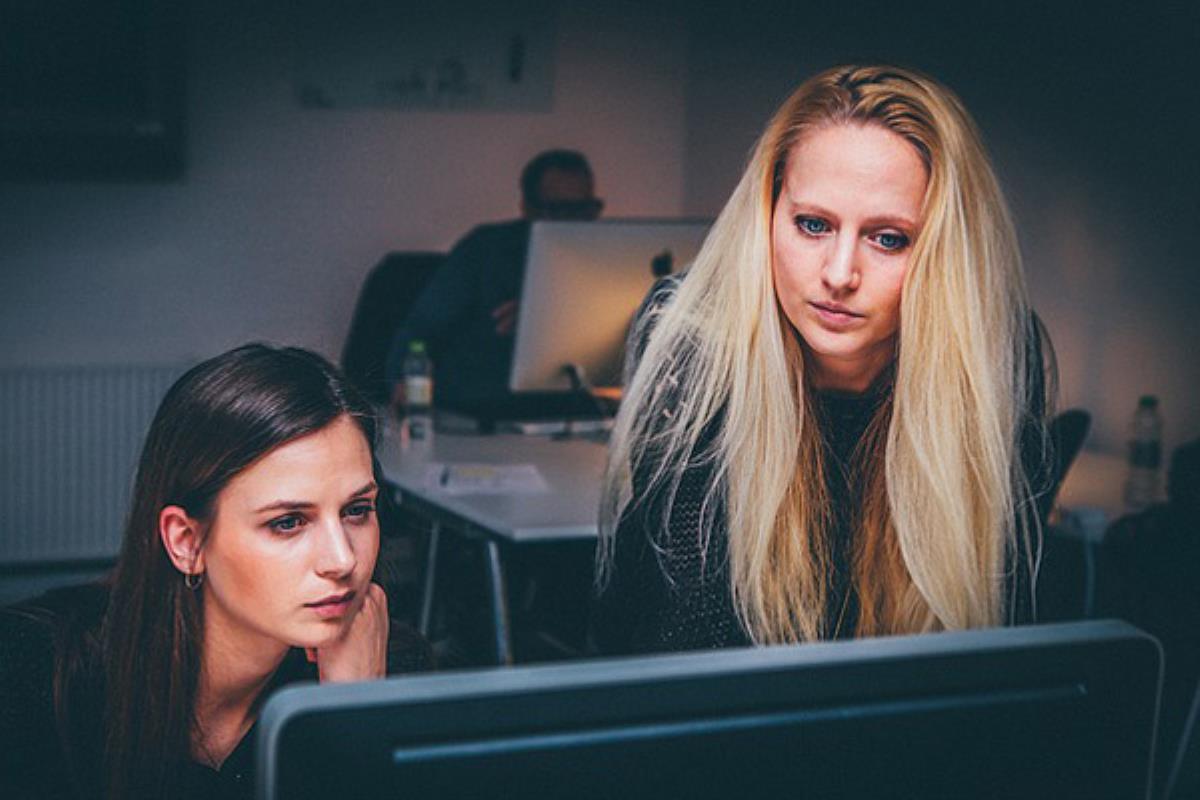 Según la OCDE, las mujeres ganan el 82% del salario de los hombres con los mismos estudios