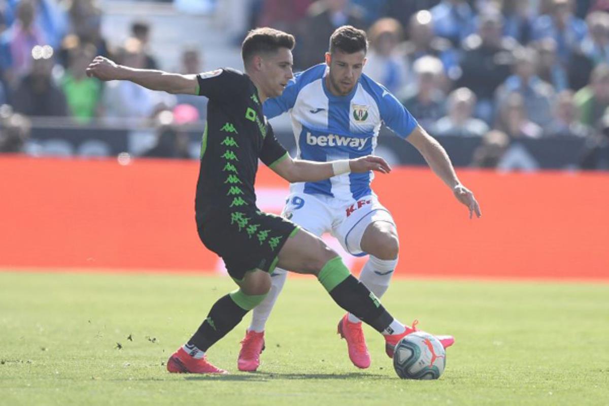 El partido estuvo marcado por las imprecisiones y el ambiente tenso en el terreno de juego
