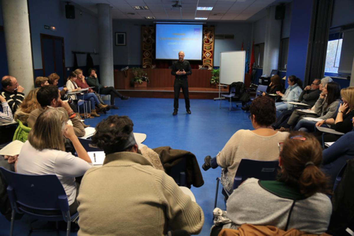De esta forma, se busca acabar con los rumores falsos y los tópicos sobre distintos colectivos