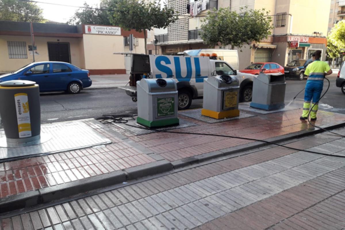 El método de limpieza implica el uso de agua a presión y desinfectantes ecológicos