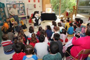 Los días 21 y 22 se han organizado actividades de animación
a la lectura donde se combina literatura con música, cine,
pintura, teatro, títeres….