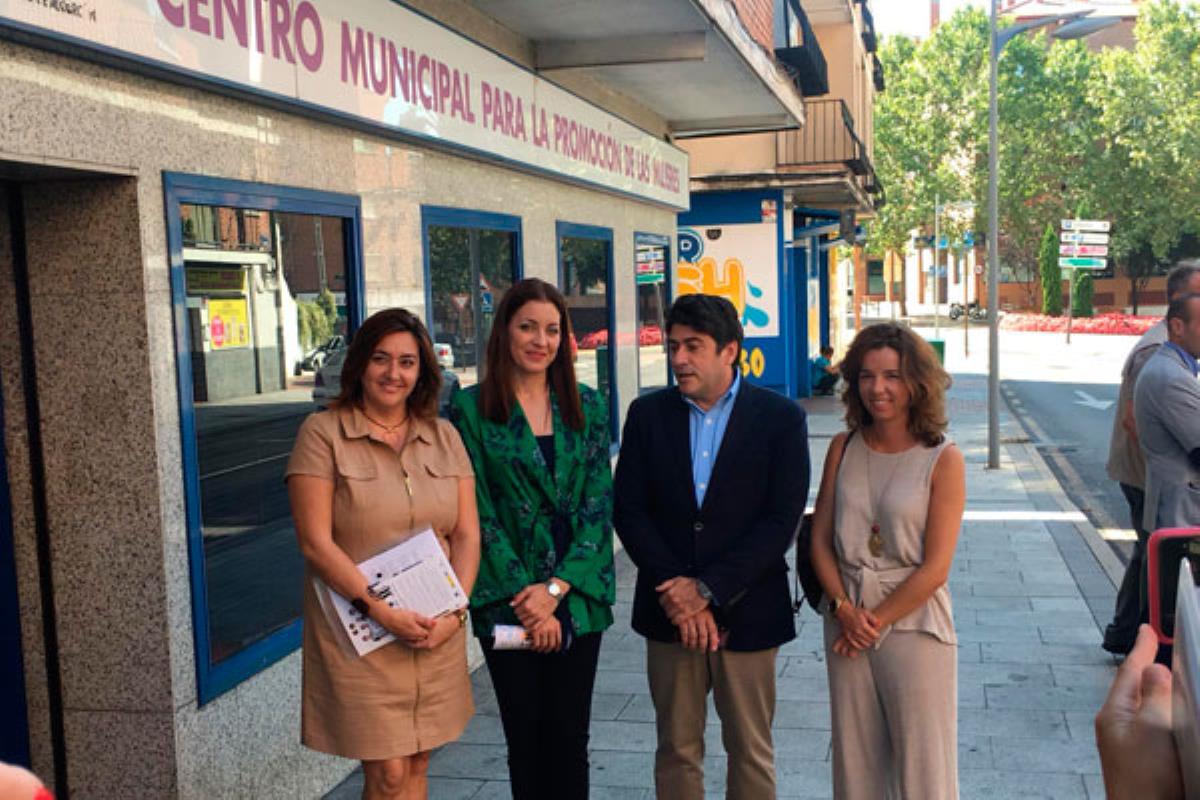 Lola Moreno consejera de Familia ha visitado hoy el centro