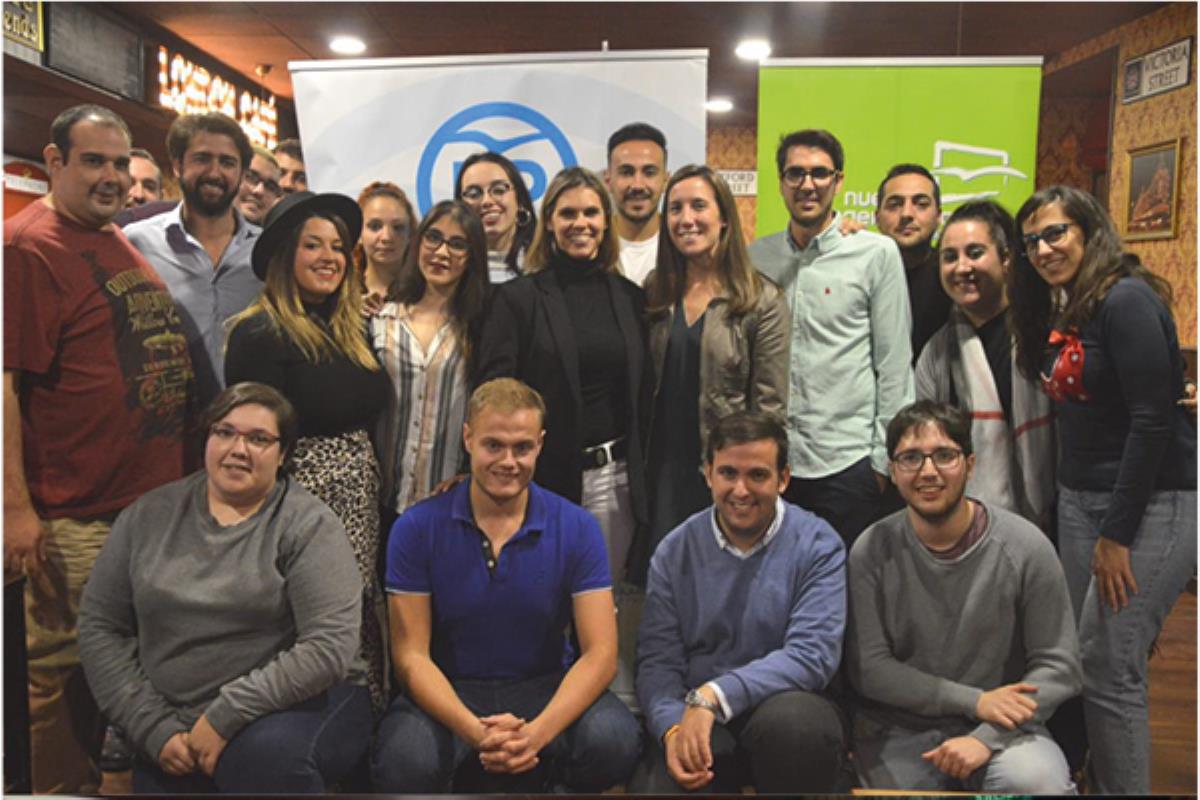 El coloquio fue presentado por el Presidente de NNGG, Javier Perálvarez y participó también Judith Piquet, portavoz municipal y candidata del PP por Madrid al Congreso