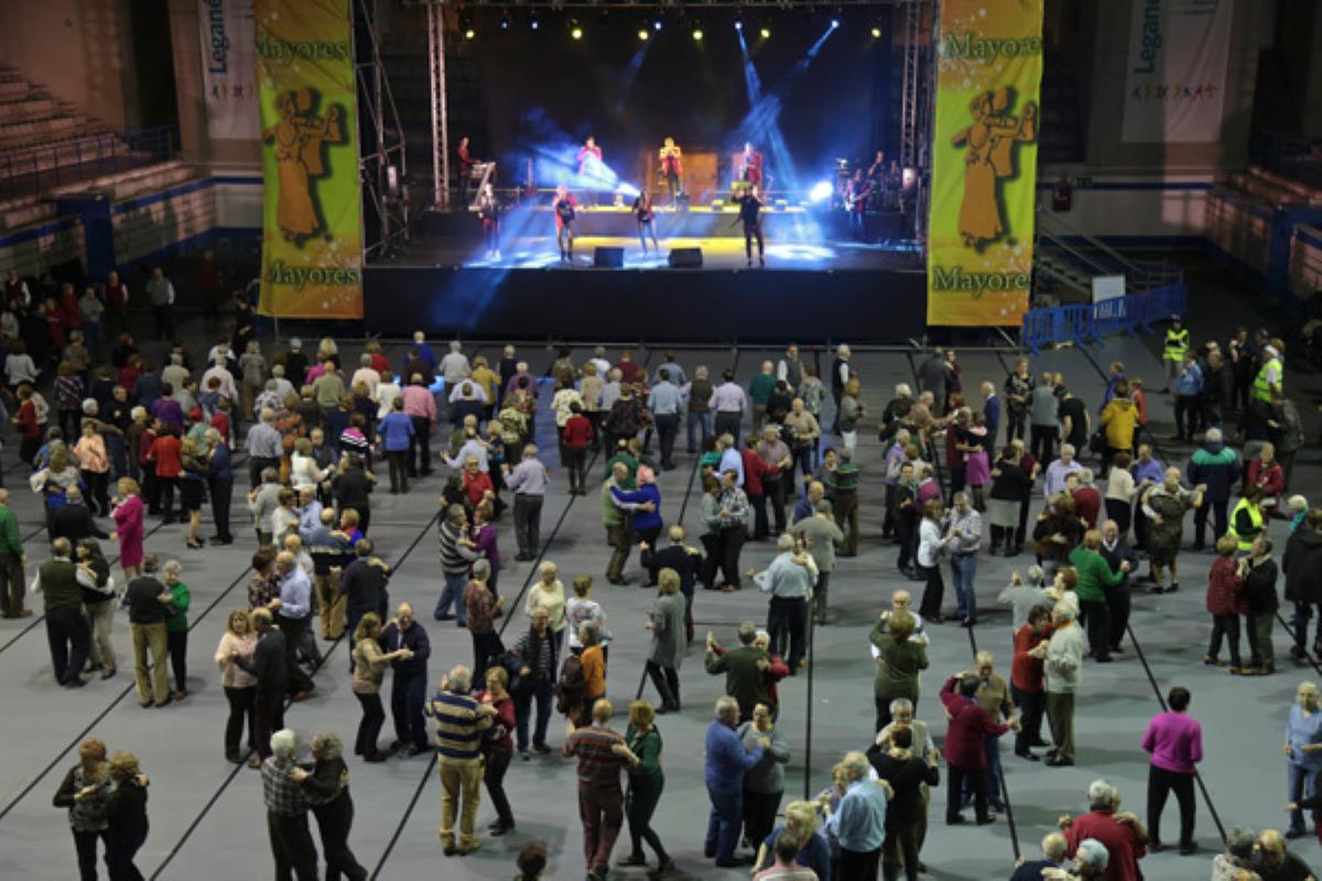 El Pabellón Europa reunió a 2.500 leganenses en un día cargado de emociones