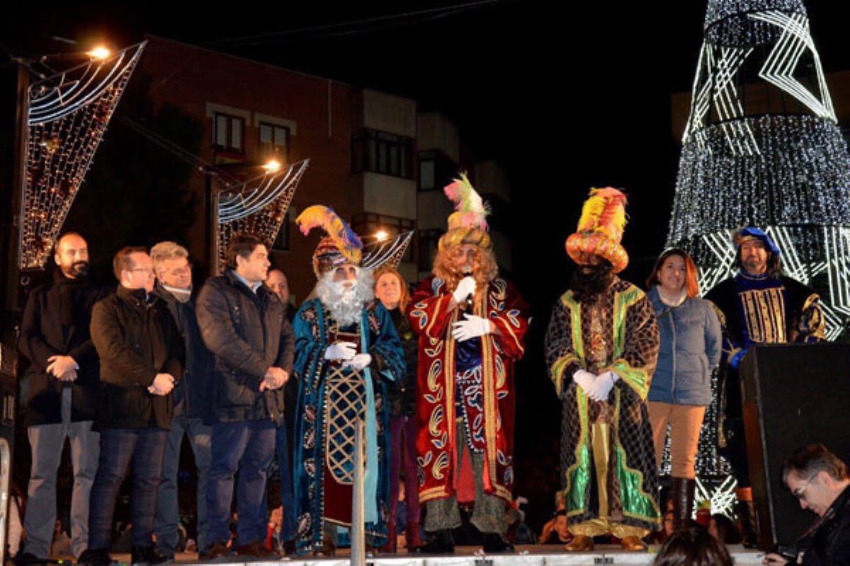 El alcalde David Pérez llama “imbécil” al concejal de la oposición que criticó la publicidad en las vallas