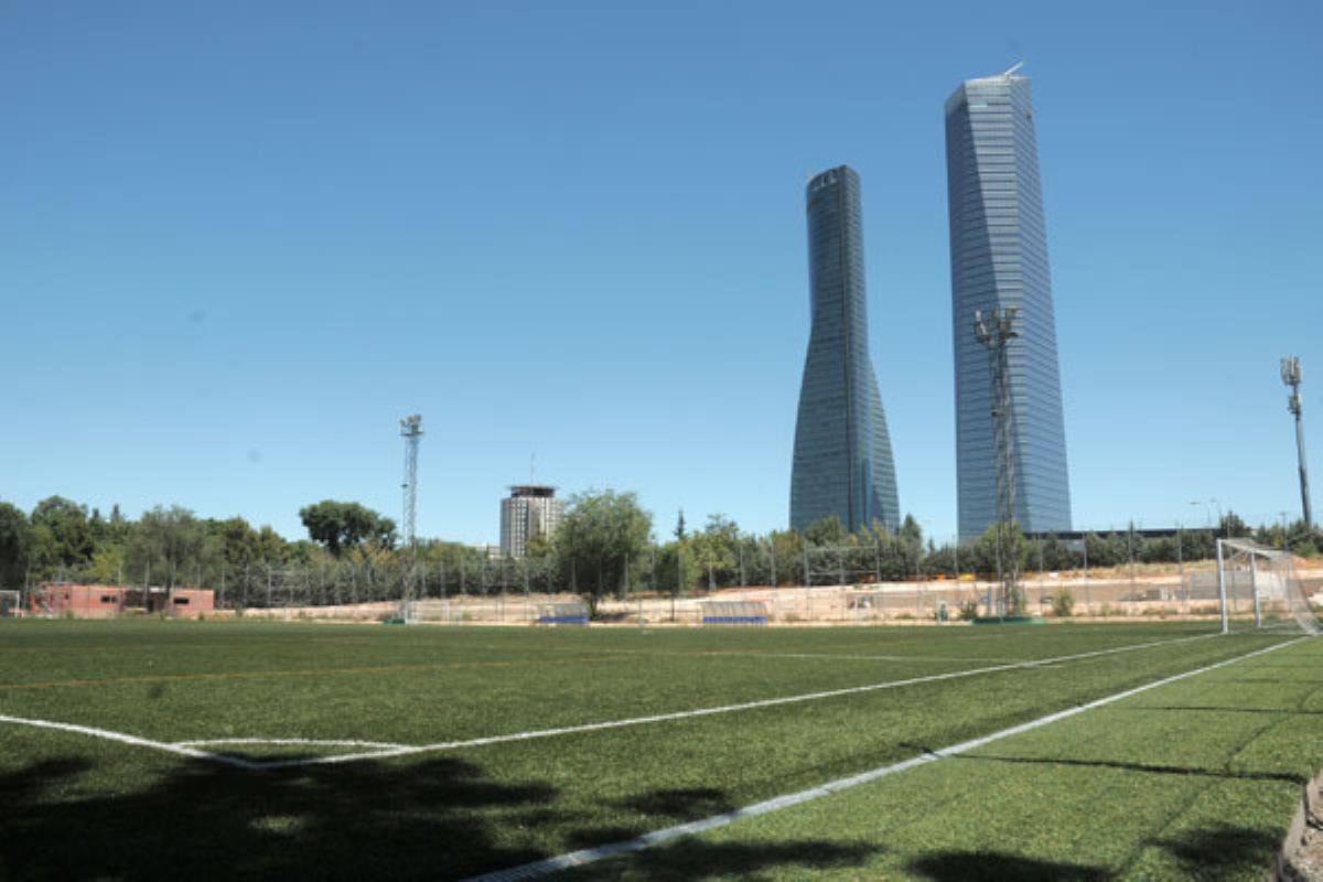 El Ayuntamiento de Madrid instalará césped artificial en todos los espacios antes de concluir la legislatura