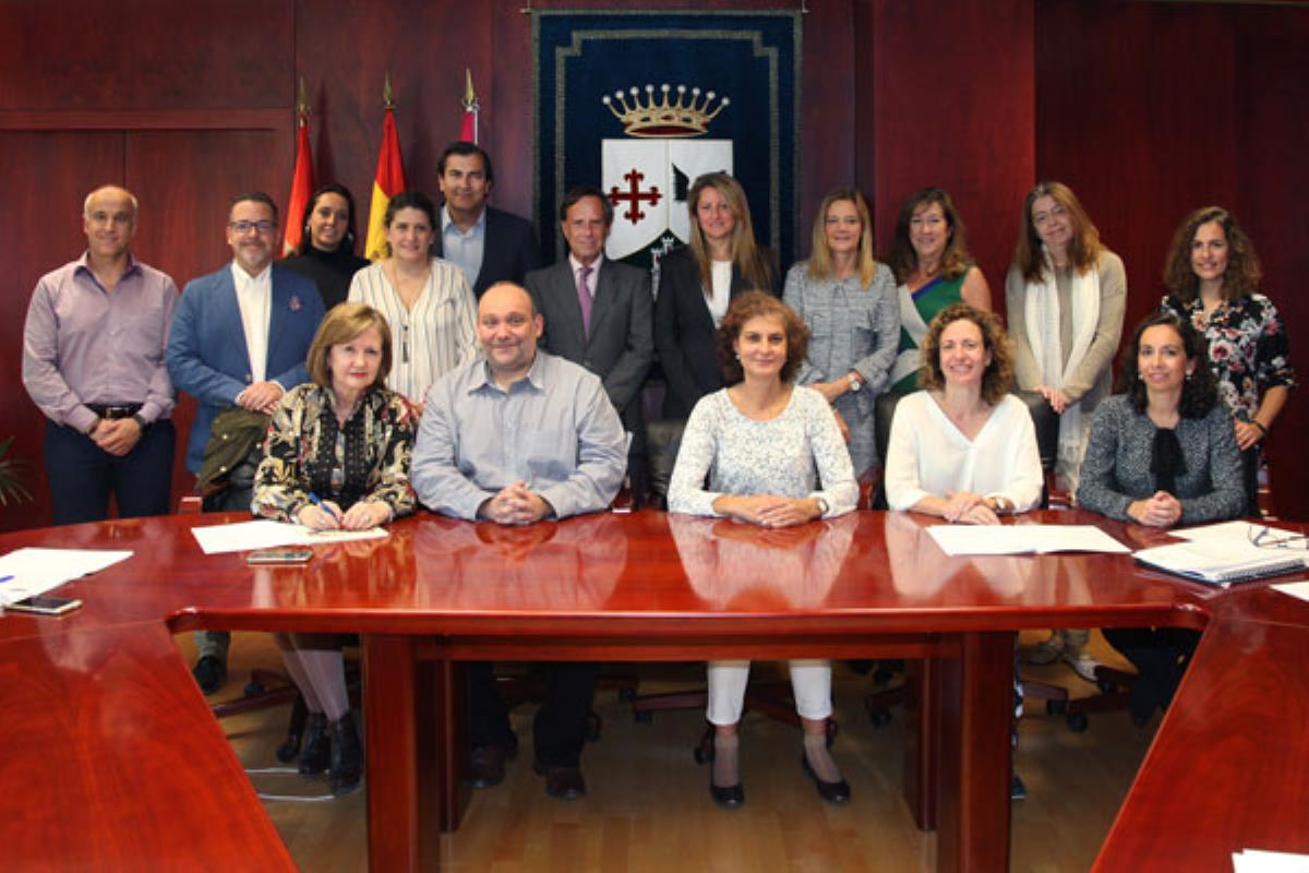 El alcalde recibe a los directores de los 14 colegios públicos de nuestro municipio para hacer balance y plantear necesidades  