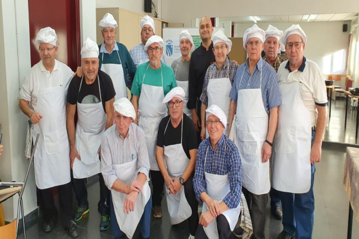 Las sesiones de este taller se dirigen principalmente a hombres mayores que viven solos