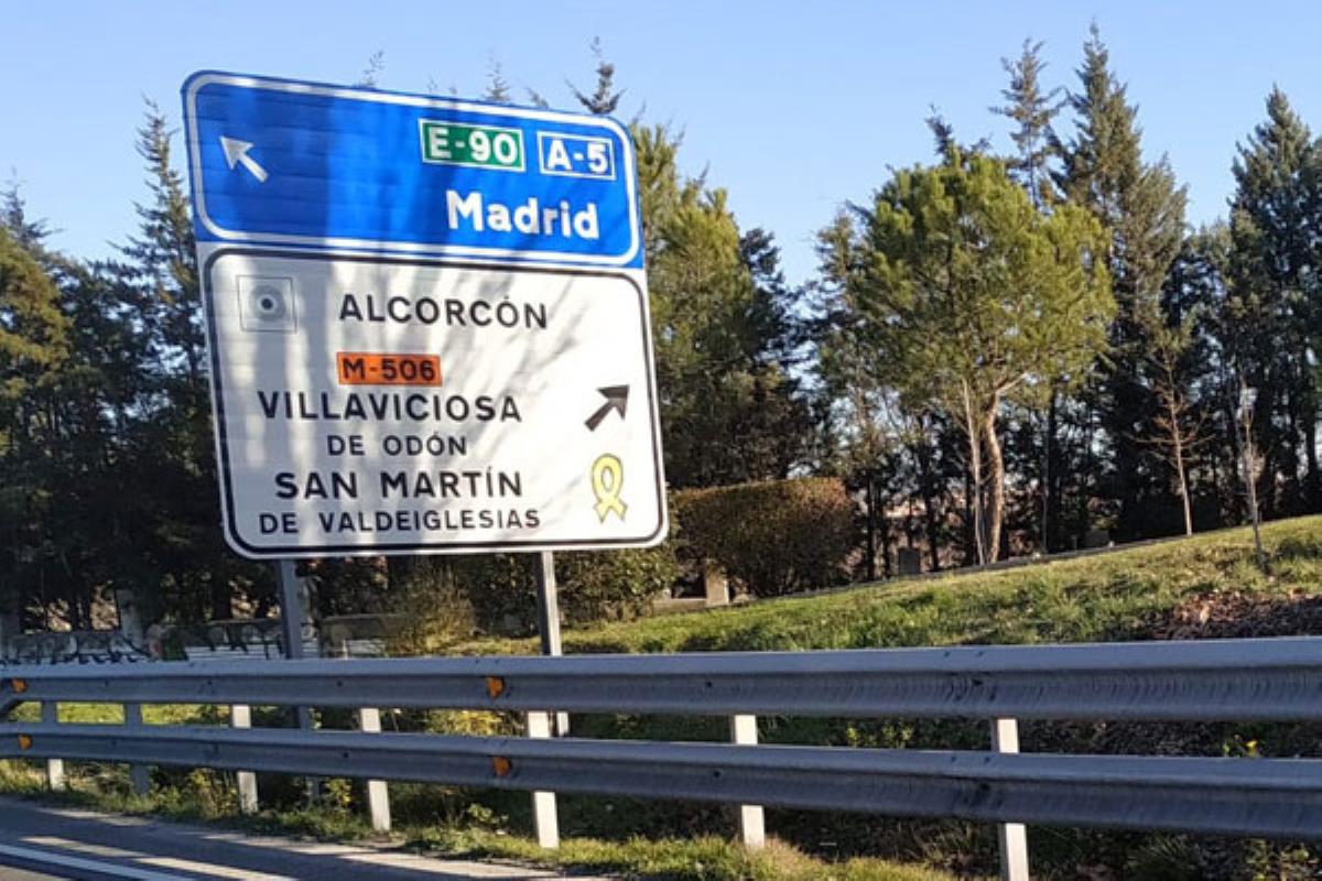 Después de apreciar diversas pintadas en distintos lugares de la localidad, PP y Vox instan al Ejecutivo a erradicarlos